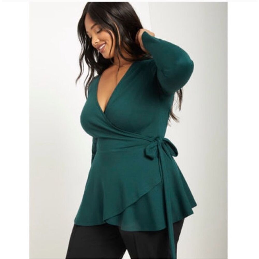 ✨Eloquii emerald green peplum wrap sz 20 blouse✨